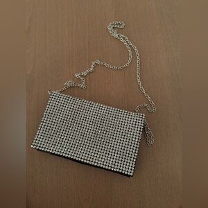 EUC AMBER SCEATS REVOLVE  Silver Chain Clutch CROSSBODY